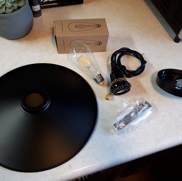 Black metal pendant light - Picture 1 of 2